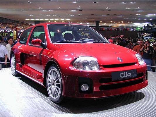 Avec un tel look, il est bien possible que la Clio V6 en ait promis bien plus que ce qu'elle pouvait offrir