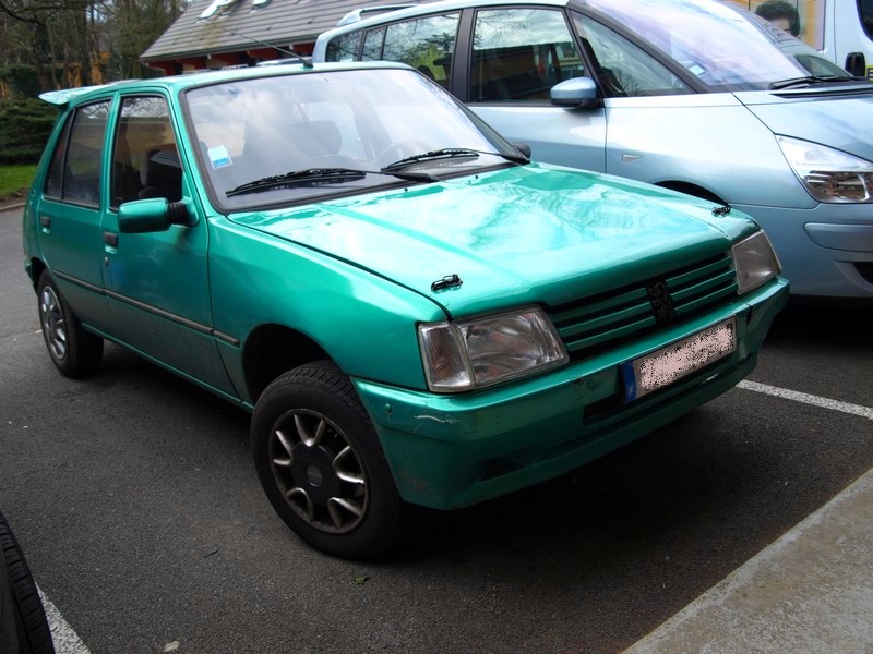 La Galaxie Automobile - Le Pire du Tuning - Peugeot 205 Griffé