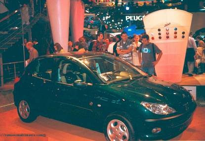 Lors de sa presentation en 1998, la 206 RG était équipée du 1.4e